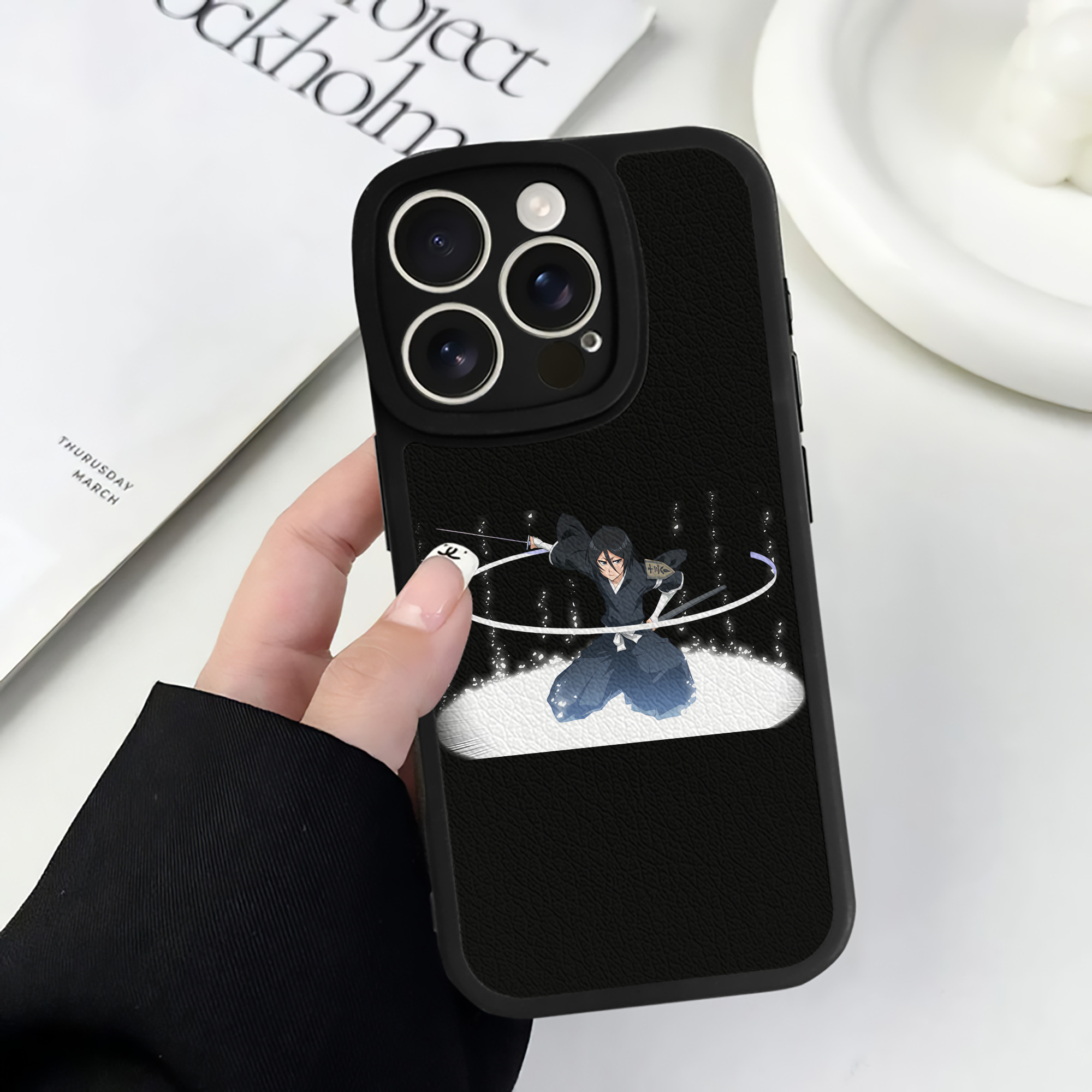 （画像用） ブリーチ 朽木ルキア BLEACH Kuchiki Rukia 【iPhone 16シリーズ対応】シリコンスマホケース（レザー調） 材質：シリコン
